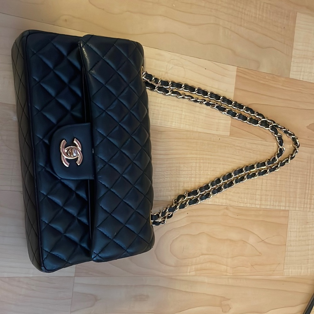 Chanel quilted Handbag (small size)